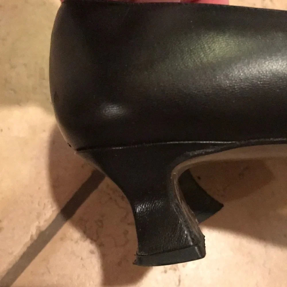 ✨Stuart Weitzman black bow low heeled pumps